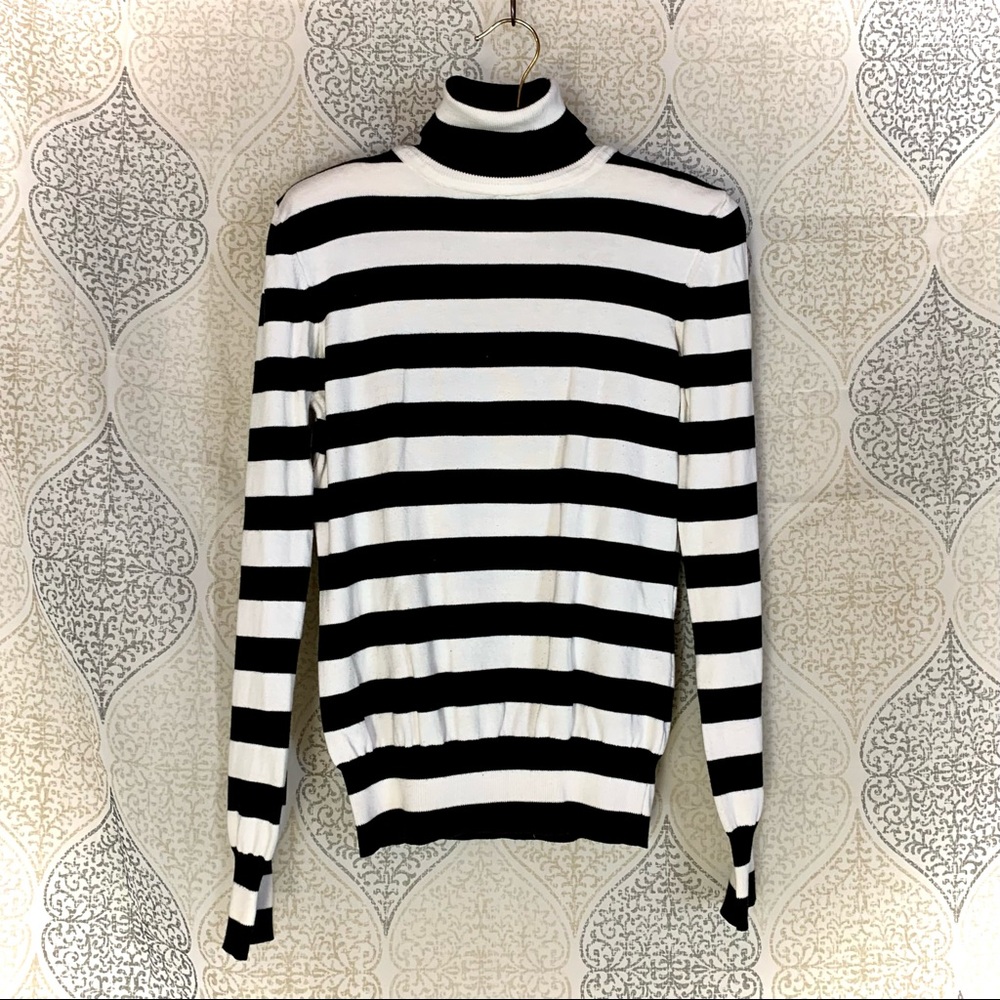Women’s sz S B&W Striped Turtleneck